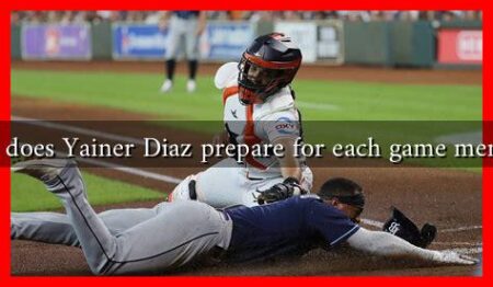 How does Yainer Diaz prepare for each game mentally