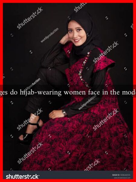 What challenges do hijab-wearing women face in the modeling industry