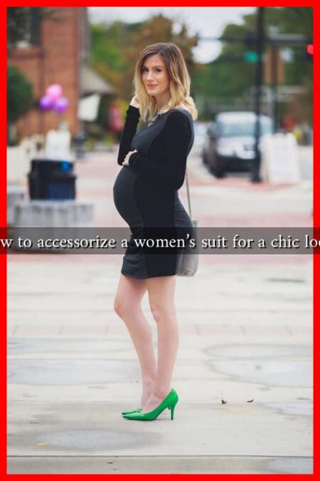 How to accessorize a women's suit for a chic look?