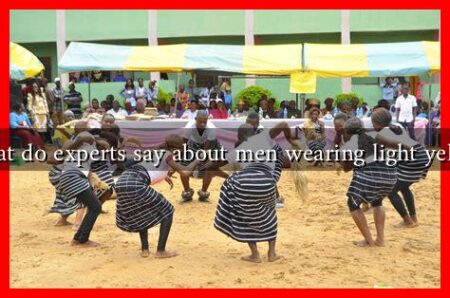 What do experts say about men wearing light yellow What do experts say about men wearing light yellow