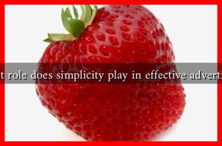 What role does simplicity play in effective advertising